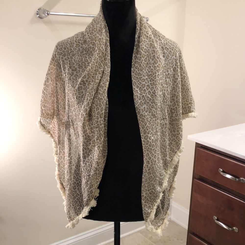 Chico’s NWT Animal print square scarf - Picture 4 of 9